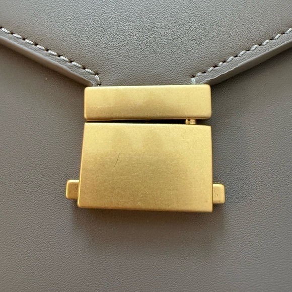 Quince- worn once. Elegant Gray Leather Crossbody Bag - Picture 2 of 5